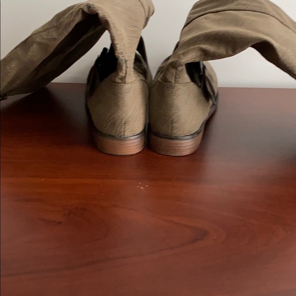 Tall boots - Picture 4 of 6